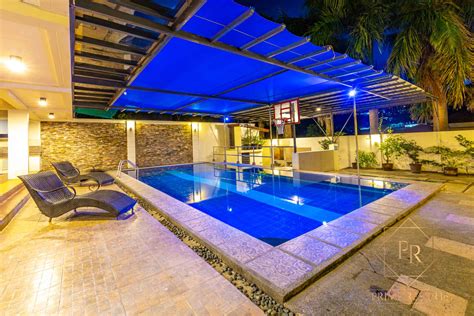 Summer Palace Hot Spring Resort in Pansol .